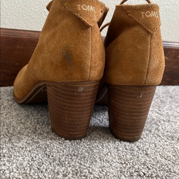 Toms Tan Lace Up Boots with Rounded Toe and Chunky Heel - Picture 9 of 9